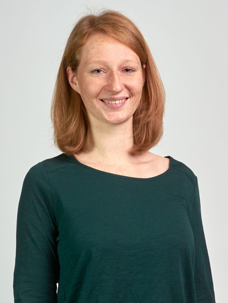 Anna-Bawany Hums